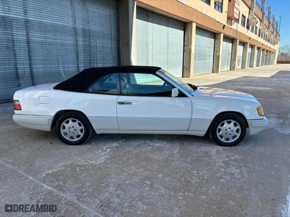 1995 Mercedes-Benz E Class with VIN WDBEA66EXSC280860, listed as a Copart auction lot 46739115 with 97,007 mi miles and Clean Title. Bid and sale history available at carsss.com. Image 15.