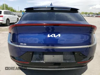 2024 Kia EV6 Wind z VIN KNDC3DLC0R5209580, wystawiony jako Copart lot #56254245 z przebiegiem 3 935 mil mil oraz Szkoda całkowita • Salvage title. Historia ofert i sprzedaży dostępna na DreamBid. Obrazek 6.