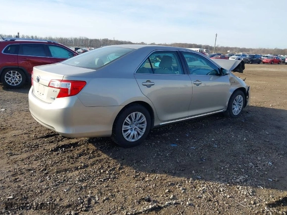 2013 Toyota Camry Hybrid LE with VIN 4T1BD1FK5DU076450, listed as a IAAI auction lot 40845035 with 174,996 mi miles. Bid and sale history available at carsss.com. Image 4.