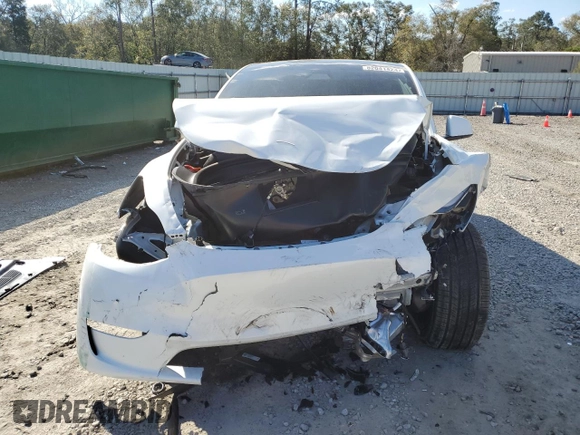 2025 Tesla Model Y Long Range with VIN 7SAYGDED3SA339079, listed as a Copart auction lot 82041424 with 1,793 mi miles and Salvage Title. Bid and sale history available at DreamBid. Image 5.