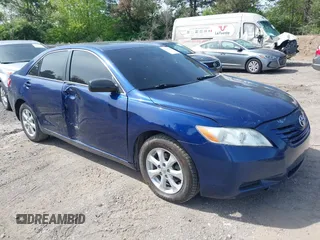 2008 Toyota Camry LE z VIN 4T4BE46K98R015046, wystawiony jako IAAI lot #42110548 z przebiegiem 201 003 mil mil oraz . Historia ofert i sprzedaży dostępna na DreamBid. Obrazek 1.