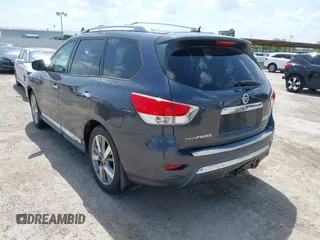 2014 Nissan Pathfinder SL z VIN 5N1AR2MN7EC607770, wystawiony jako IAAI lot #42557588 z przebiegiem 151 672 mil mil oraz . Historia ofert i sprzedaży dostępna na DreamBid. Obrazek 3.