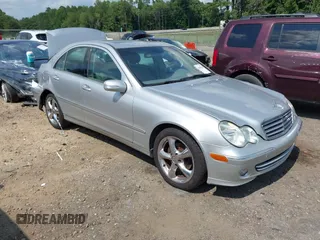 2005 Mercedes-Benz C 240 z VIN WDBRF61J55A694295, wystawiony jako IAAI lot #42693486 z przebiegiem 172 418 mil mil oraz . Historia ofert i sprzedaży dostępna na DreamBid. Obrazek 1.