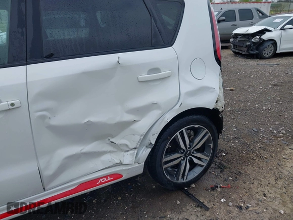 2014 Kia Soul + with VIN KNDJP3A51E7035396, listed as a IAAI auction lot 41888195 with 81,440 mi miles. Bid and sale history available at carsss.com. Image 6.