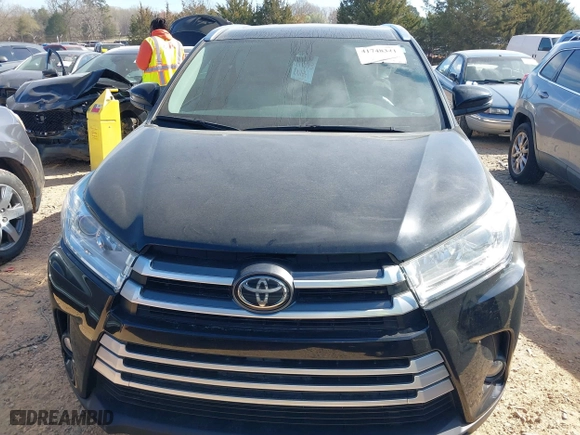 2019 Toyota Highlander SE with VIN 5TDJZRFH1KS603437, listed as a IAAI auction lot 41748341 with 67,814 mi miles. Bid and sale history available at carsss.com. Image 12.