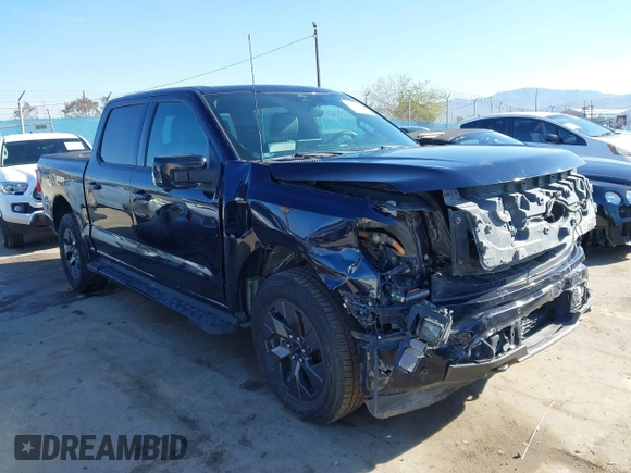 2022 Ford F-150 Lightning Pro z VIN 1FT6W1EV8NWG04113, wystawiony jako IAAI lot #41765532 z przebiegiem 48 990 mil mil oraz . Historia ofert i sprzedaży dostępna na DreamBid. Obrazek 1.