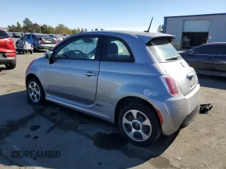 2015 FIAT 500e with VIN 3C3CFFGE6FT672709, listed as a Copart auction lot 77026444 with 44,289 mi miles and Clean Title. Bid and sale history available at carsss.com. Image 2.