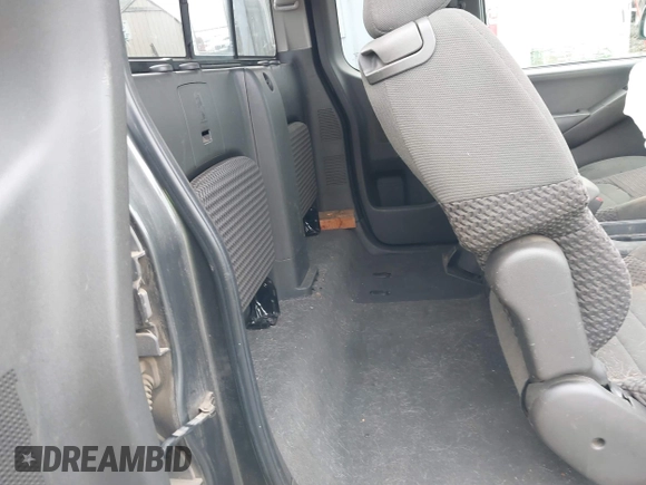 2007 Nissan Frontier SE z VIN 1N6AD06U97C442798, wystawiony jako IAAI lot #41548424 z przebiegiem 230 153 mil mil oraz . Historia ofert i sprzedaży dostępna na DreamBid. Obrazek 8.