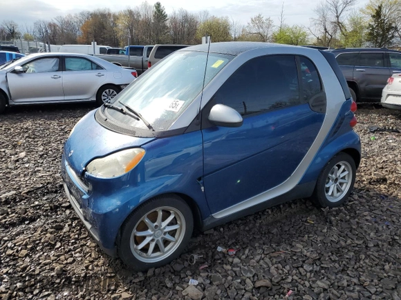 2008 Smart fortwo Pure z VIN WMEEJ31X08K095175, wystawiony jako Copart lot #52931165 z przebiegiem 102 299 mil mil oraz Szkody całkowita. Historia ofert i sprzedaży dostępna na DreamBid. Obrazek 1.