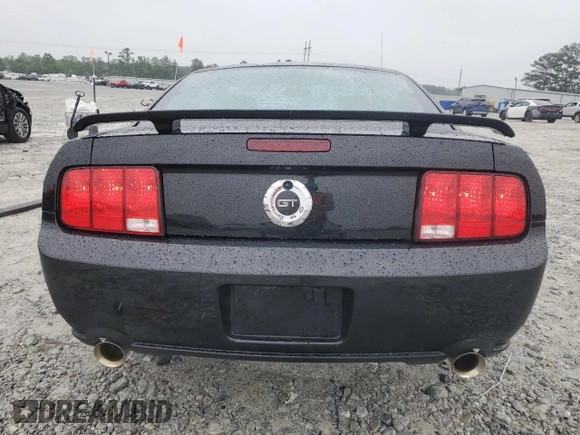 2006 Ford Mustang GT Deluxe z VIN 1ZVHT82H265242972, wystawiony jako Copart lot #55833205 z przebiegiem 53 375 mil mil oraz Szkoda całkowita • Salvage title. Historia ofert i sprzedaży dostępna na DreamBid. Obrazek 6.