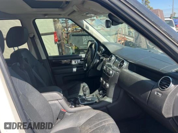 2010 Land Rover LR4 HSE с VIN SALAG2D4XAA542722, выставлен на аукционе Copart как лот 52212215 с пробегом 153 487 миль миль и Чистый • Clean title. История ставок и продаж доступна на DreamBid. Изображение 5.
