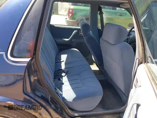 1996 Oldsmobile Cutlass Ciera 1SA VX5 z VIN 1G3AJ55M6T6397371, wystawiony jako IAAI lot #42222459 z przebiegiem 92 232 mil mil oraz . Historia ofert i sprzedaży dostępna na DreamBid. Obrazek 8.