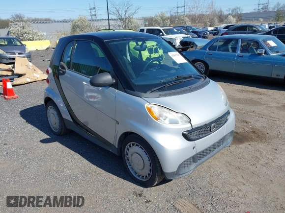 2015 Smart fortwo Passion with VIN WMEEJ3BA6FK793068, listed as a IAAI auction lot 42007847 with 42,313 mi miles. Bid and sale history available at carsss.com. Image 1.