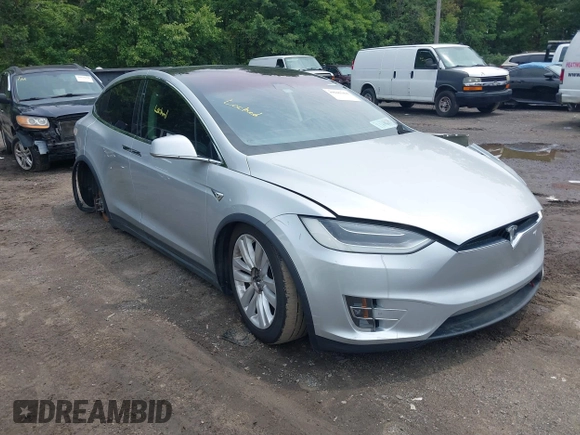 2016 Tesla Model X 70D z VIN 5YJXCAE25GF022898, wystawiony jako IAAI lot #39945988 z przebiegiem Nie podano mil oraz . Historia ofert i sprzedaży dostępna na DreamBid. Obrazek 1.