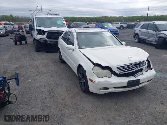 2003 Mercedes-Benz C 240 z VIN WDBRF81J63F366329, wystawiony jako IAAI lot #42085870 z przebiegiem 106 797 mil mil oraz . Historia ofert i sprzedaży dostępna na DreamBid. Obrazek 1.