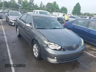 2005 Toyota Camry LE z VIN 4T1BF32K85U594470, wystawiony jako IAAI lot #42280442 z przebiegiem 151 553 mil mil oraz . Historia ofert i sprzedaży dostępna na DreamBid. Obrazek 1.