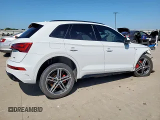2024 Audi Q5 S line Premium Plus z VIN WA1E2AFY5R2005452, wystawiony jako Copart lot #58504615 z przebiegiem 12 735 mil mil oraz Szkoda całkowita • Salvage title. Historia ofert i sprzedaży dostępna na DreamBid. Obrazek 3.