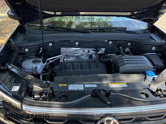 2024 Volkswagen Atlas SEL R-Line with VIN 1V2AE2CA3RC239395, listed as a Copart auction lot 64673685 with 1,724 mi miles and Clean title. Bid and sale history available at DreamBid. Image 7.