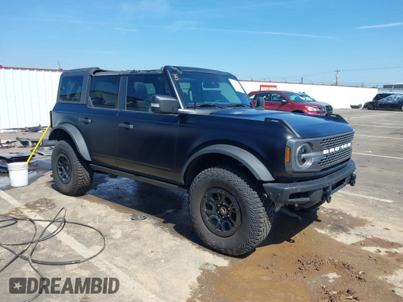 2024 Ford Bronco Badlands z VIN 1FMEE9BP8RLA95212, wystawiony jako IAAI lot #42030643 z przebiegiem 4 689 mil mil oraz . Historia ofert i sprzedaży dostępna na DreamBid. Obrazek 1.