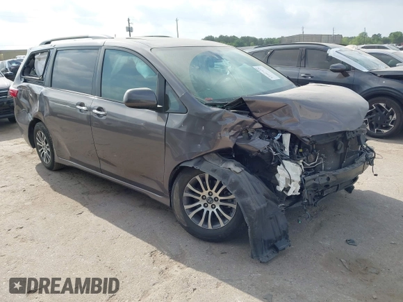 2019 Toyota Sienna XLE Auto Access Seat with VIN 5TDYZ3DC4KS015406, listed as a IAAI auction lot 42067648 with 81,070 mi miles. Bid and sale history available at carsss.com. Image 1.
