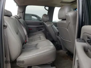2006 GMC Sierra Denali z VIN 2GTEK63N561158633, wystawiony jako Copart lot #54572255 z przebiegiem 181 631 mil mil oraz Szkody całkowita. Historia ofert i sprzedaży dostępna na DreamBid. Obrazek 10.