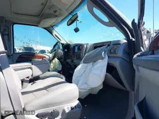 2006 Ford Super Duty F-250 XL with VIN 1FTSW21P96EC98560, listed as a IAAI auction lot 41719880 with 179,932 mi miles. Bid and sale history available at carsss.com. Image 5.