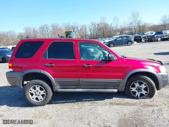 2004 Ford Escape XLT with VIN 1FMCU931X4KB19738, listed as a IAAI auction lot 41925561 with 220,674 mi miles. Bid and sale history available at carsss.com. Image 13.