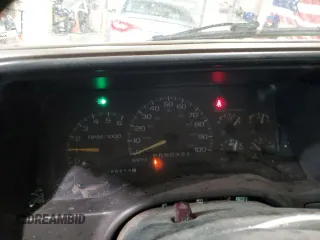 1997 Chevrolet Silverado 2500 z VIN 1GCGK24R4VZ218989, wystawiony jako Copart lot #81666954 z przebiegiem 286 219 mil mil oraz Szkoda całkowita • Salvage title. Historia ofert i sprzedaży dostępna na DreamBid. Obrazek 9.
