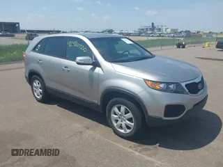 2013 Kia Sorento LX with VIN 5XYKTCA62DG422033, listed as a IAAI auction lot 42420920 with 88,708 mi miles and . Bid and sale history available at DreamBid. Image 1.