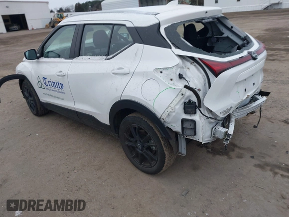 2024 Nissan Kicks SV with VIN 3N1CP5CV0RL525639, listed as a IAAI auction lot 41332922 with 16,009 mi miles and . Bid and sale history available at carsss.com. Image 3.