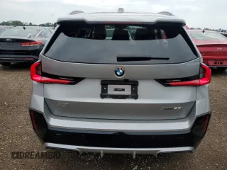 2023 BMW X1 xDrive28i with VIN WBX73EF07P5X69766, listed as a Copart auction lot 62490105 with 9,193 mi miles and Salvage title. Bid and sale history available at DreamBid. Image 6.