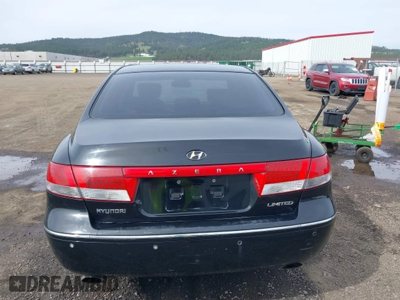 2007 Hyundai Azera SE with VIN KMHFC46F67A186034, listed as a IAAI auction lot 39181735 with 128,930 mi miles. Bid and sale history available at carsss.com. Image 16.