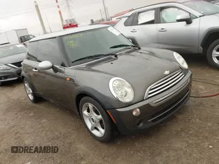2006 MINI Hardtop z VIN WMWRC33506TK71183, wystawiony jako IAAI lot #41821227 z przebiegiem 87 958 mil mil oraz . Historia ofert i sprzedaży dostępna na DreamBid. Obrazek 1.