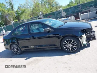 2015 Volkswagen Jetta SE z VIN 3VWD17AJ0FM348432, wystawiony jako IAAI lot #42124810 z przebiegiem 129 034 mil mil oraz . Historia ofert i sprzedaży dostępna na DreamBid. Obrazek 14.