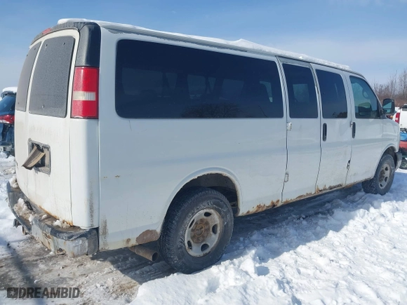 2012 Chevrolet Express Passenger 1LT with VIN 1GAZG1FG0C1150999, listed as a IAAI auction lot 41475070 with 334,911 mi miles. Bid and sale history available at carsss.com. Image 4.