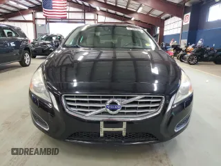 2013 Volvo S60 T5 z VIN YV1612FH0D2206343, wystawiony jako Copart lot #57906385 z przebiegiem 95 613 mil mil oraz Czysty tytuł • Clean title. Historia ofert i sprzedaży dostępna na DreamBid. Obrazek 5.