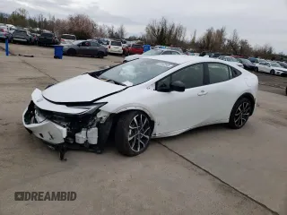 2024 Toyota Prius SE z VIN JTDACACU1R3012640, wystawiony jako Copart lot #49438905 z przebiegiem 24 075 mil mil oraz Szkoda całkowita • Salvage title. Historia ofert i sprzedaży dostępna na DreamBid. Obrazek 1.