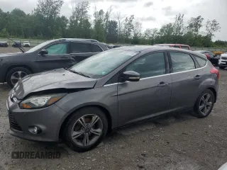 2014 Ford Focus Titanium z VIN 1FADP3N20EL329415, wystawiony jako Copart lot #60881115 z przebiegiem 97 382 mil mil oraz Szkoda całkowita • Salvage title. Historia ofert i sprzedaży dostępna na DreamBid. Obrazek 1.
