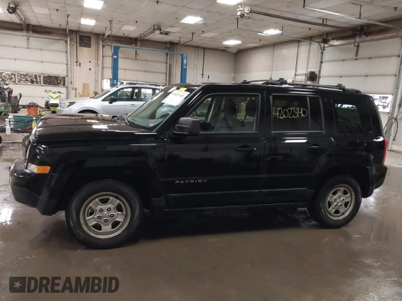 2013 Jeep Patriot Sport z VIN 1C4NJRBB9DD140293, wystawiony jako IAAI lot #42023140 z przebiegiem 84 831 mil mil oraz . Historia ofert i sprzedaży dostępna na DreamBid. Obrazek 14.