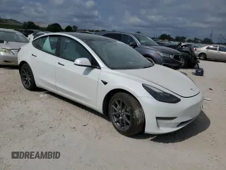 2021 Tesla Model 3 Standard Range Plus z VIN 5YJ3E1EA7MF084900, wystawiony jako Copart lot #53090765 z przebiegiem 42 226 mil mil oraz Nie do naprawy. Historia ofert i sprzedaży dostępna na DreamBid. Obrazek 4.