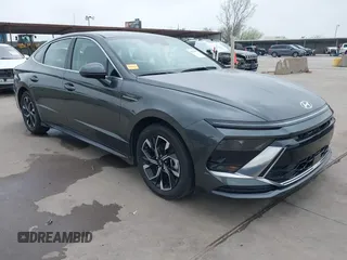 2024 Hyundai Sonata SEL z VIN KMHL64JA6RA424117, wystawiony jako IAAI lot #41933585 z przebiegiem 2 904 mil mil oraz . Historia ofert i sprzedaży dostępna na DreamBid. Obrazek 1.