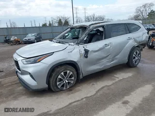2023 Toyota Highlander Hybrid XLE with VIN 5TDKBRCH5PS121526, listed as a IAAI auction lot 41897097 with 26,704 mi miles. Bid and sale history available at carsss.com. Image 18.