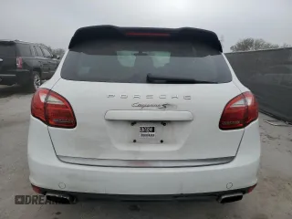 2014 Porsche Cayenne S Hybrid с VIN WP1AE2A25ELA50298, выставлен на аукционе Copart как лот 43164295 с пробегом 122 133 миль миль и Чистый • Clean title. История ставок и продаж доступна на DreamBid. Изображение 6.