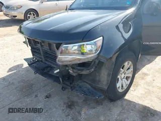2018 Chevrolet Colorado 4WD LT z VIN 1GCGTCEN0J1265248, wystawiony jako IAAI lot #42247568 z przebiegiem 74 863 mil mil oraz . Historia ofert i sprzedaży dostępna na DreamBid. Obrazek 20.