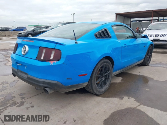 2011 Ford Mustang V6 z VIN 1ZVBP8AM2B5138727, wystawiony jako IAAI lot #41940117 z przebiegiem 173 824 mil mil oraz . Historia ofert i sprzedaży dostępna na DreamBid. Obrazek 4.