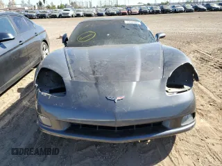 2009 Chevrolet Corvette 3LT z VIN 1G1YY26W195113502, wystawiony jako Copart lot #77655904 z przebiegiem 106 534 mil mil oraz Czysty tytuł • Clean title. Historia ofert i sprzedaży dostępna na DreamBid. Obrazek 5.