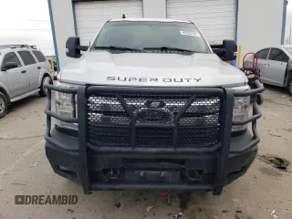2019 Ford F-250 XL with VIN 1FT7W2BT0KEC17148, listed as a Copart auction lot 84203284 with 101,037 mi miles and Salvage title. Bid and sale history available at DreamBid. Image 5.