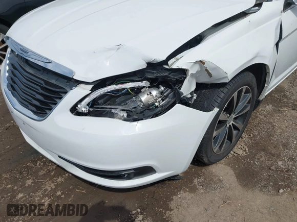 2014 Chrysler 200 Touring with VIN 1C3CCBBB7EN176881, listed as a IAAI auction lot 42054862 with 179,698 mi miles. Bid and sale history available at carsss.com. Image 6.