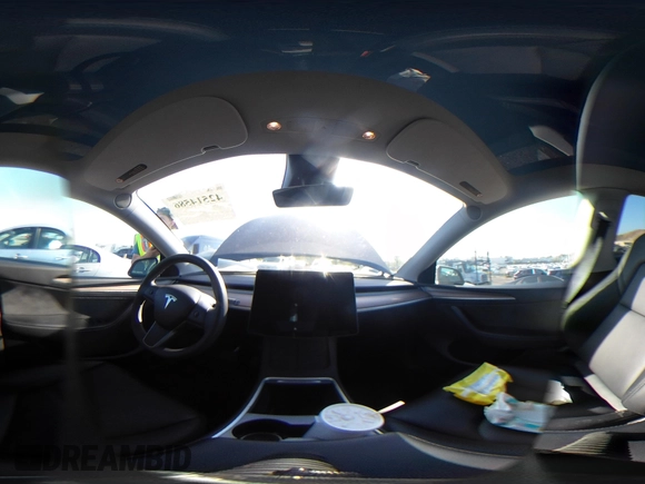 2024 Tesla Model Y z VIN 7SAYGDED8RF158878, wystawiony jako IAAI lot #42514586 z przebiegiem 18 594 mil mil oraz . Historia ofert i sprzedaży dostępna na DreamBid. Obrazek 20.