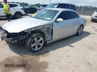 2009 BMW 3 Series 328i z VIN WBAWL13519PX26918, wystawiony jako IAAI lot #42124570 z przebiegiem 176 724 mil mil oraz . Historia ofert i sprzedaży dostępna na DreamBid. Obrazek 2.